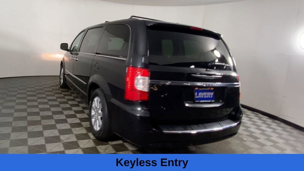 2016 Chrysler Town & Country Touring