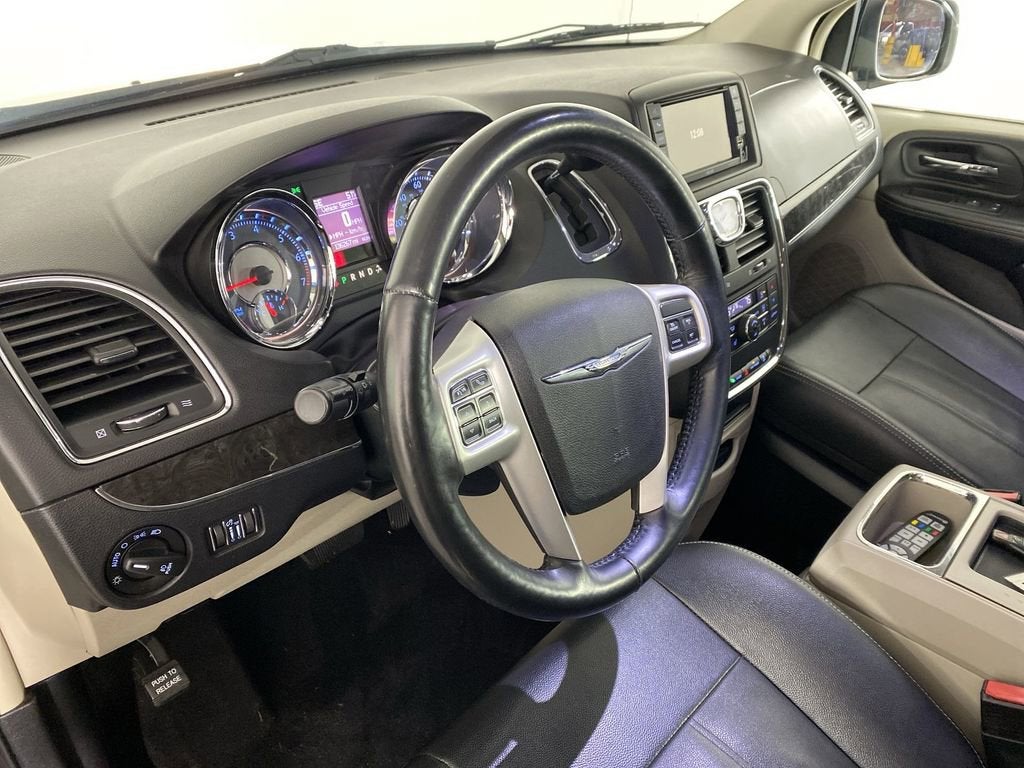 2016 Chrysler Town & Country Touring