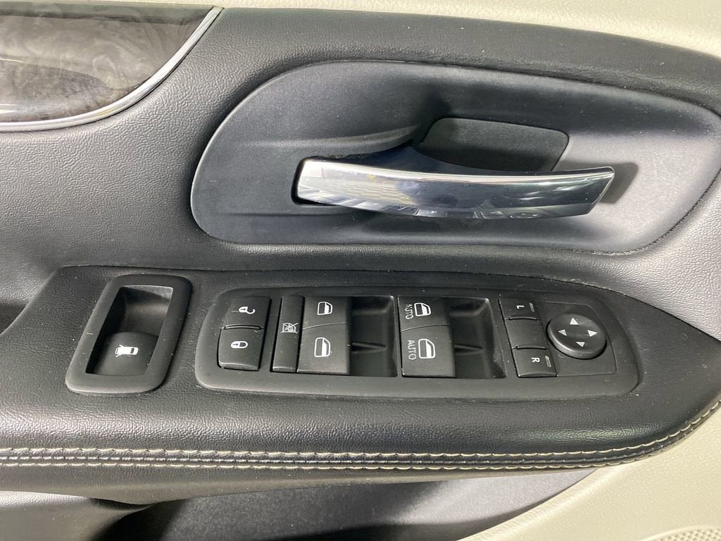 2016 Chrysler Town & Country Touring