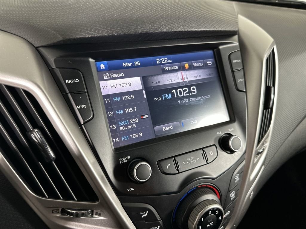 2017 Hyundai Veloster Base w/Black