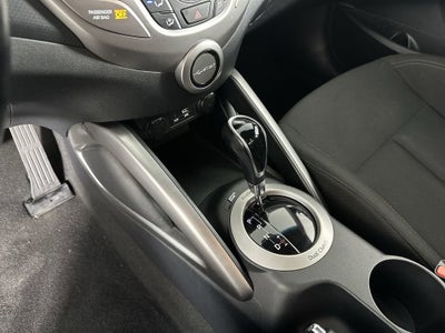 2017 Hyundai Veloster Base w/Black