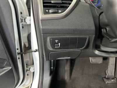 2017 Hyundai Veloster Base w/Black