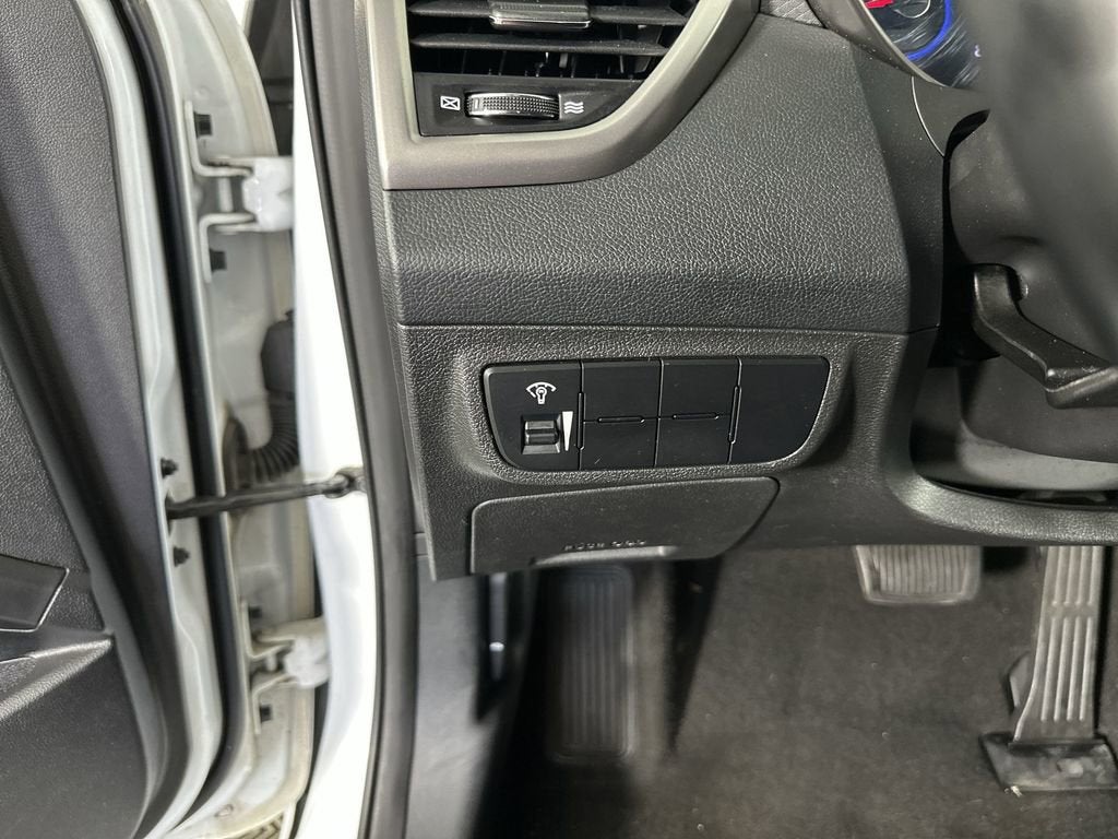 2017 Hyundai Veloster Base w/Black