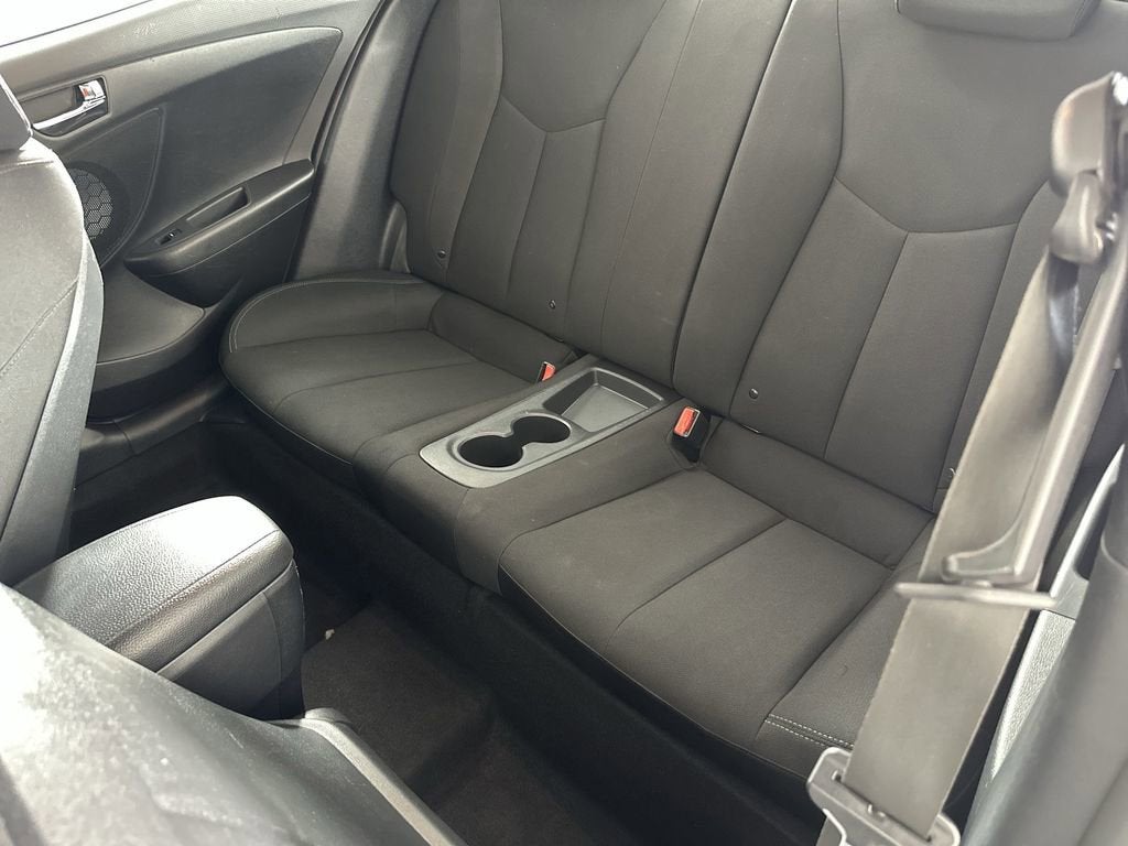 2017 Hyundai Veloster Base w/Black