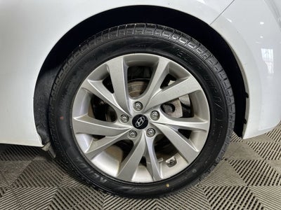 2017 Hyundai Veloster Base w/Black