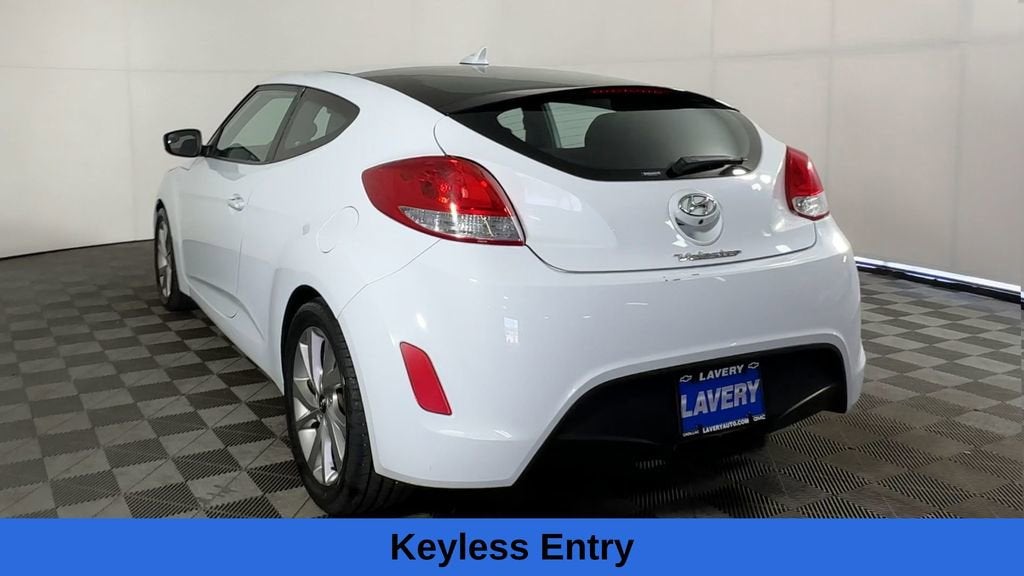 2017 Hyundai Veloster Base w/Black