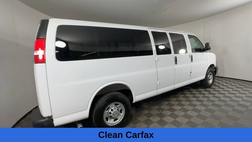 2025 Chevrolet Express Passenger 1LS