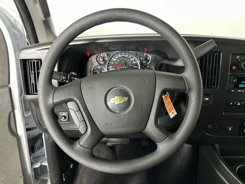 2025 Chevrolet Express Passenger 1LS