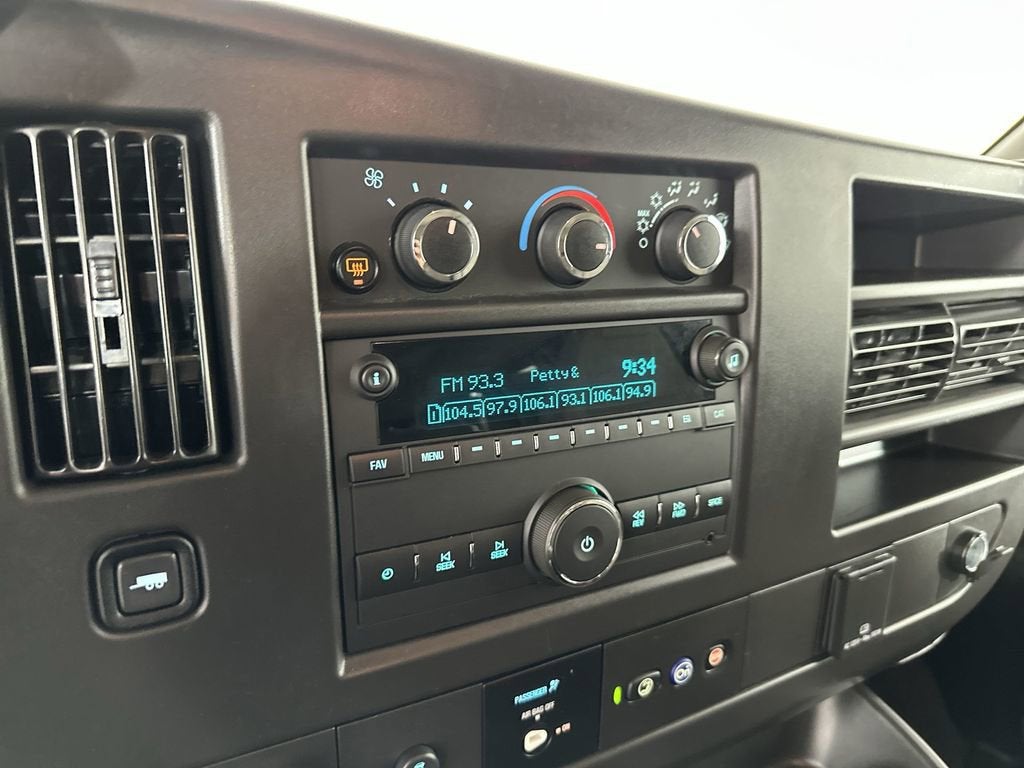 2025 Chevrolet Express Passenger 1LS