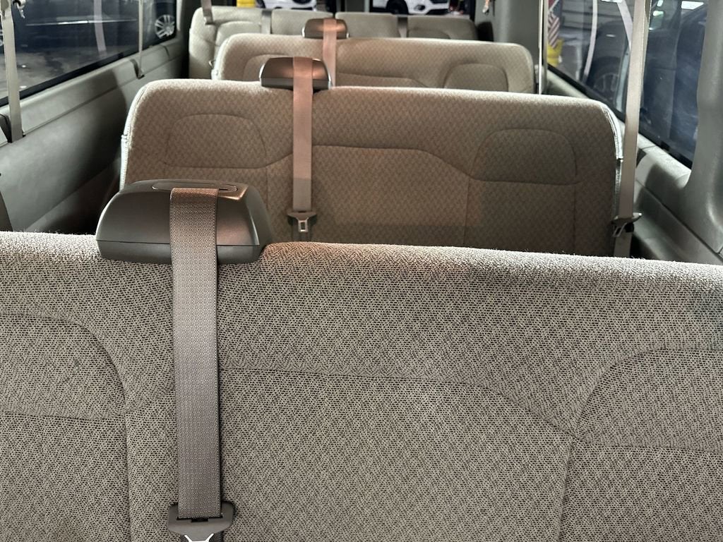 2025 Chevrolet Express Passenger 1LS