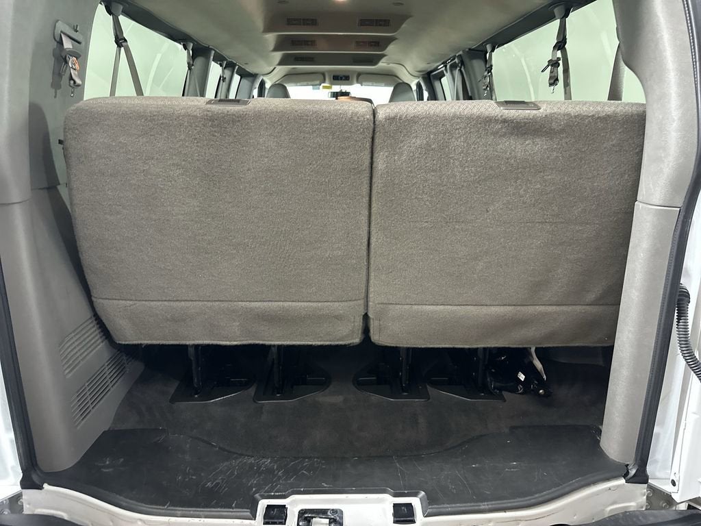 2025 Chevrolet Express Passenger 1LS