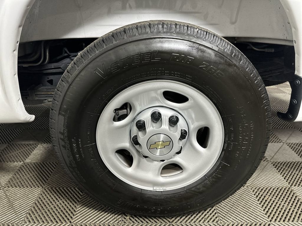 2025 Chevrolet Express Passenger 1LS