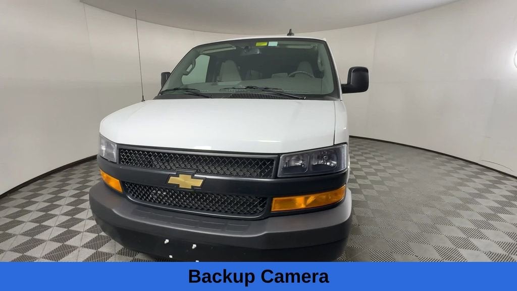 2025 Chevrolet Express Passenger 1LS