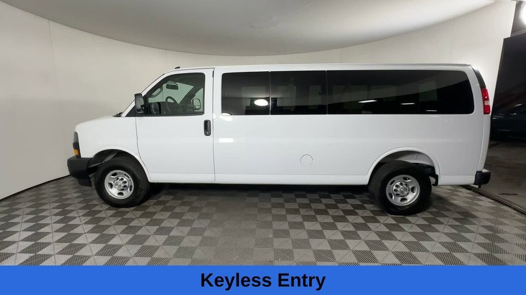 2025 Chevrolet Express Passenger 1LS