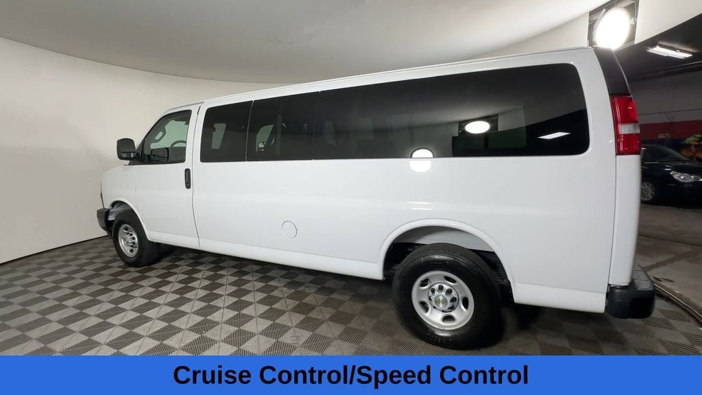 2025 Chevrolet Express Passenger 1LS