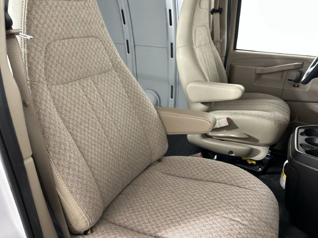 2026 Chevrolet Express Cargo Work Van - Photo 27