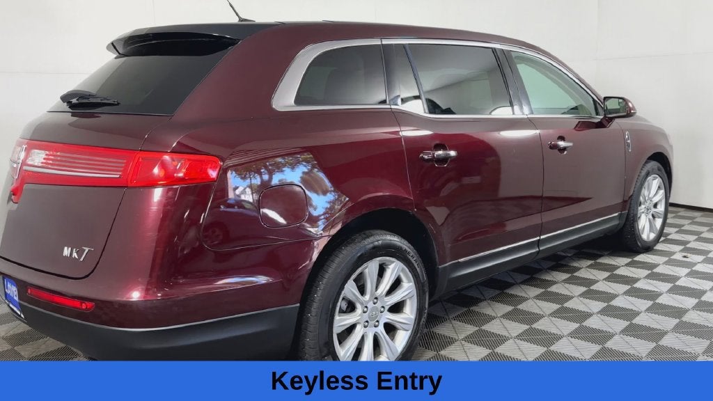 2017 Lincoln MKT Base