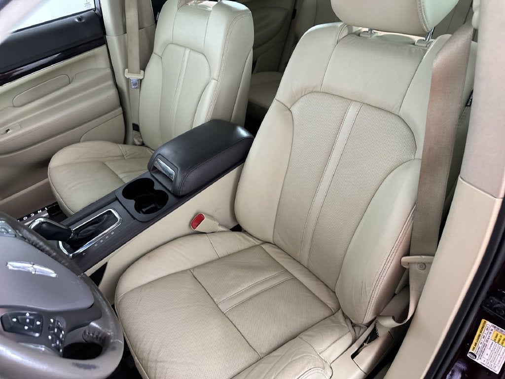 2017 Lincoln MKT Base