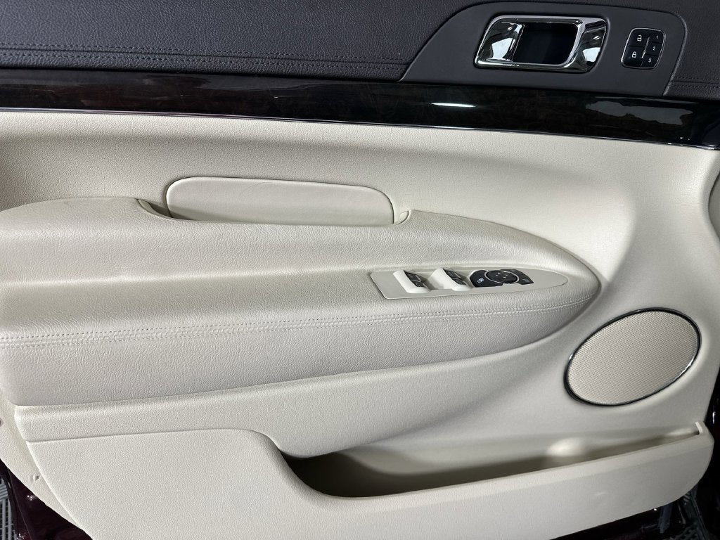 2017 Lincoln MKT Base
