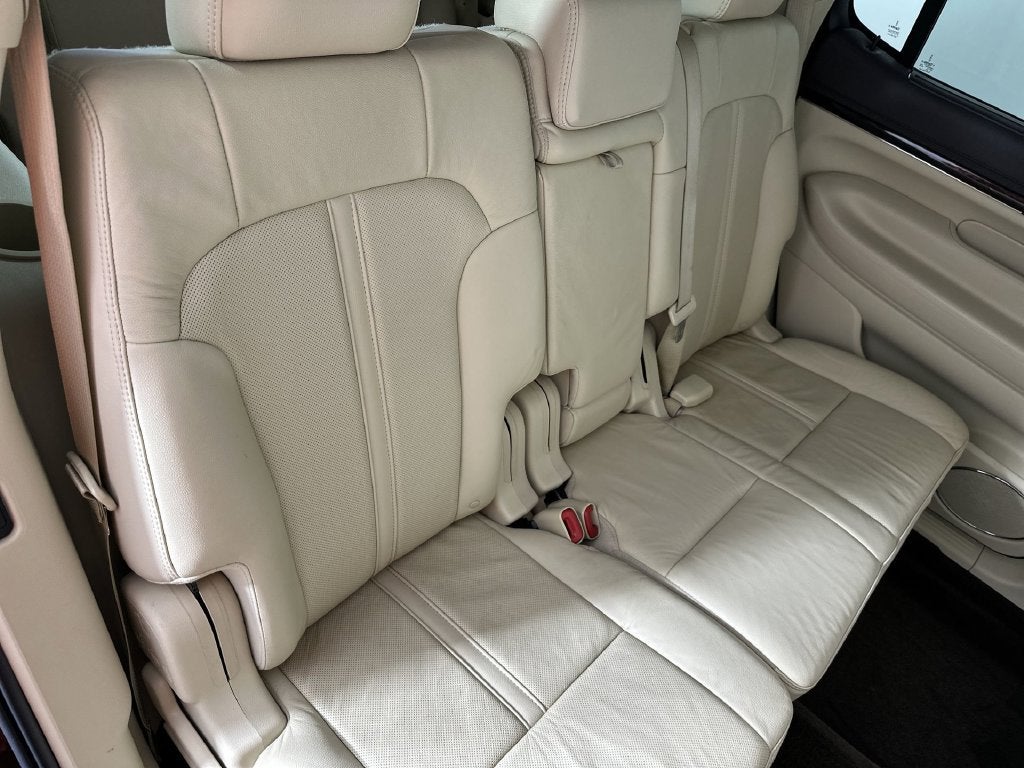 2017 Lincoln MKT Base