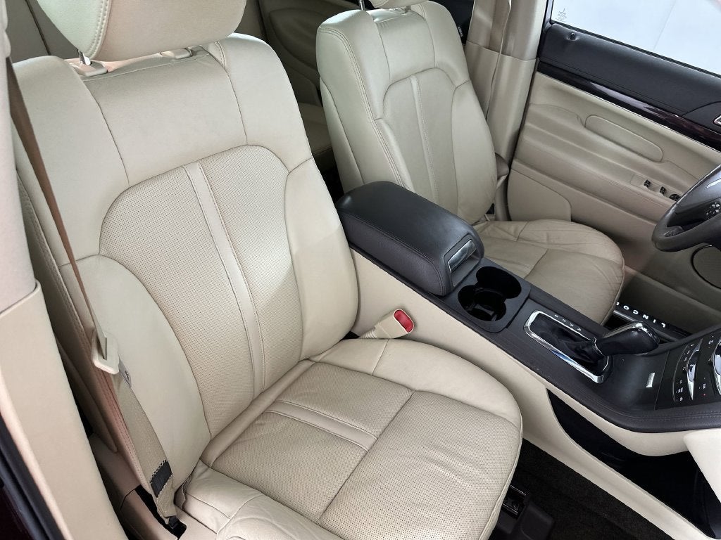 2017 Lincoln MKT Base