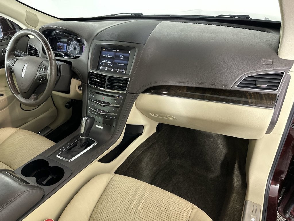 2017 Lincoln MKT Base
