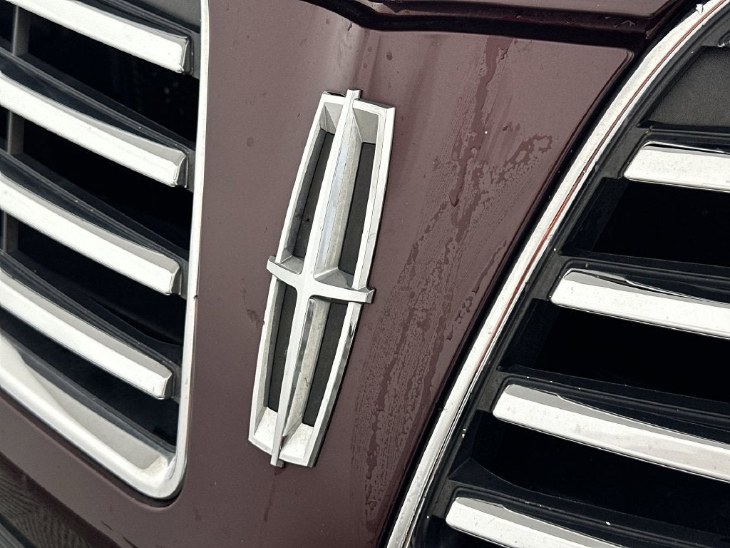 2017 Lincoln MKT Base
