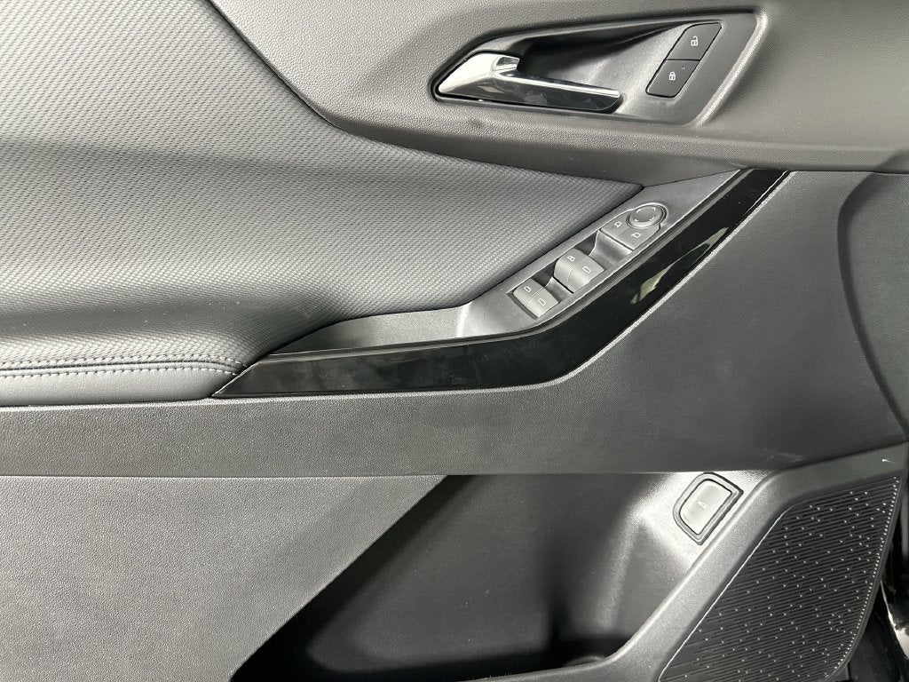 2027 Chevrolet Equinox LT - Photo 23