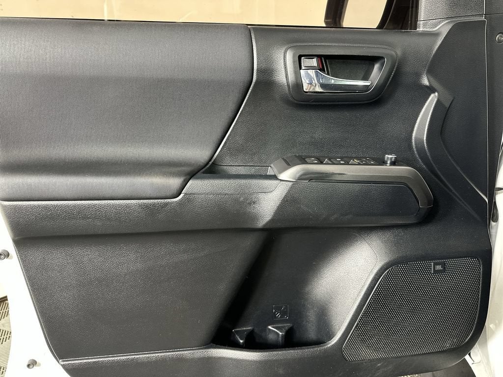 2016 Toyota Tacoma SR
