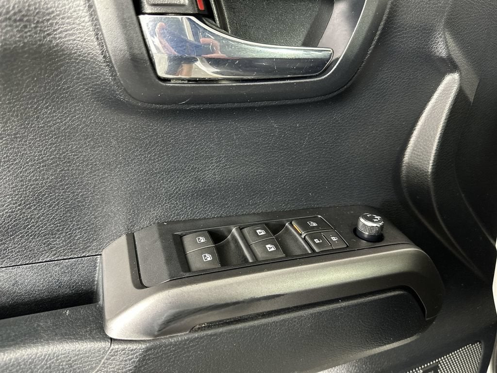 2016 Toyota Tacoma SR