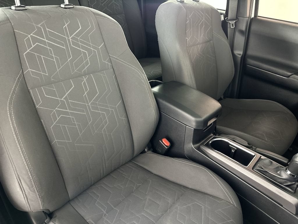 2016 Toyota Tacoma SR