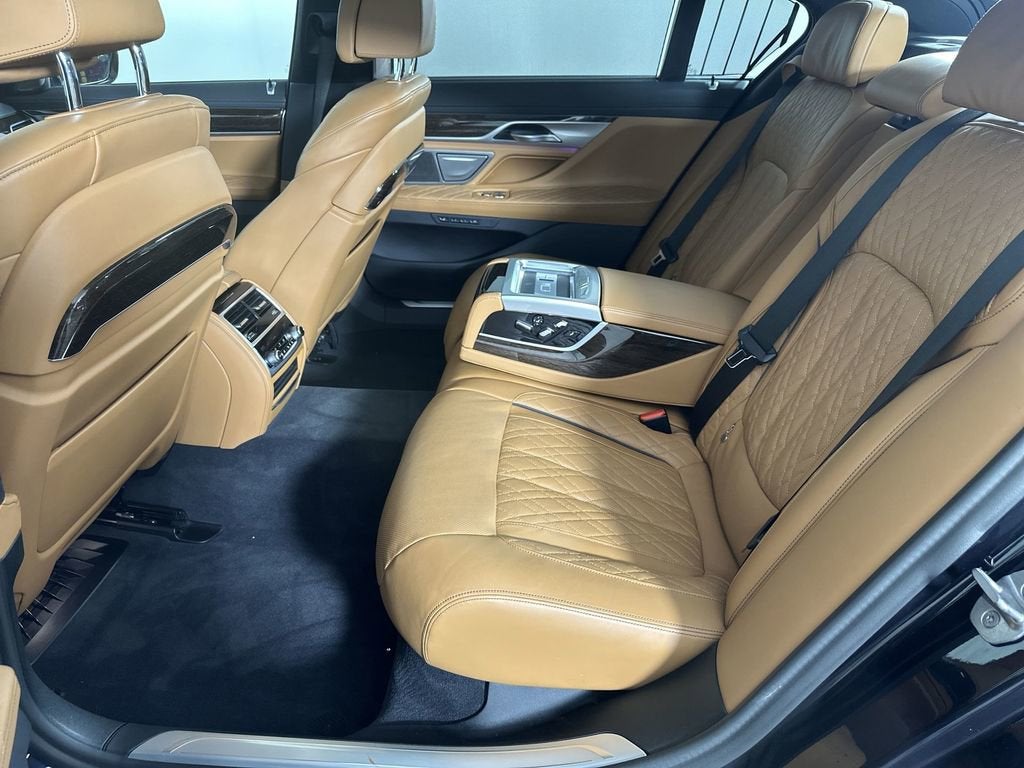 2022 BMW 740 i xDrive